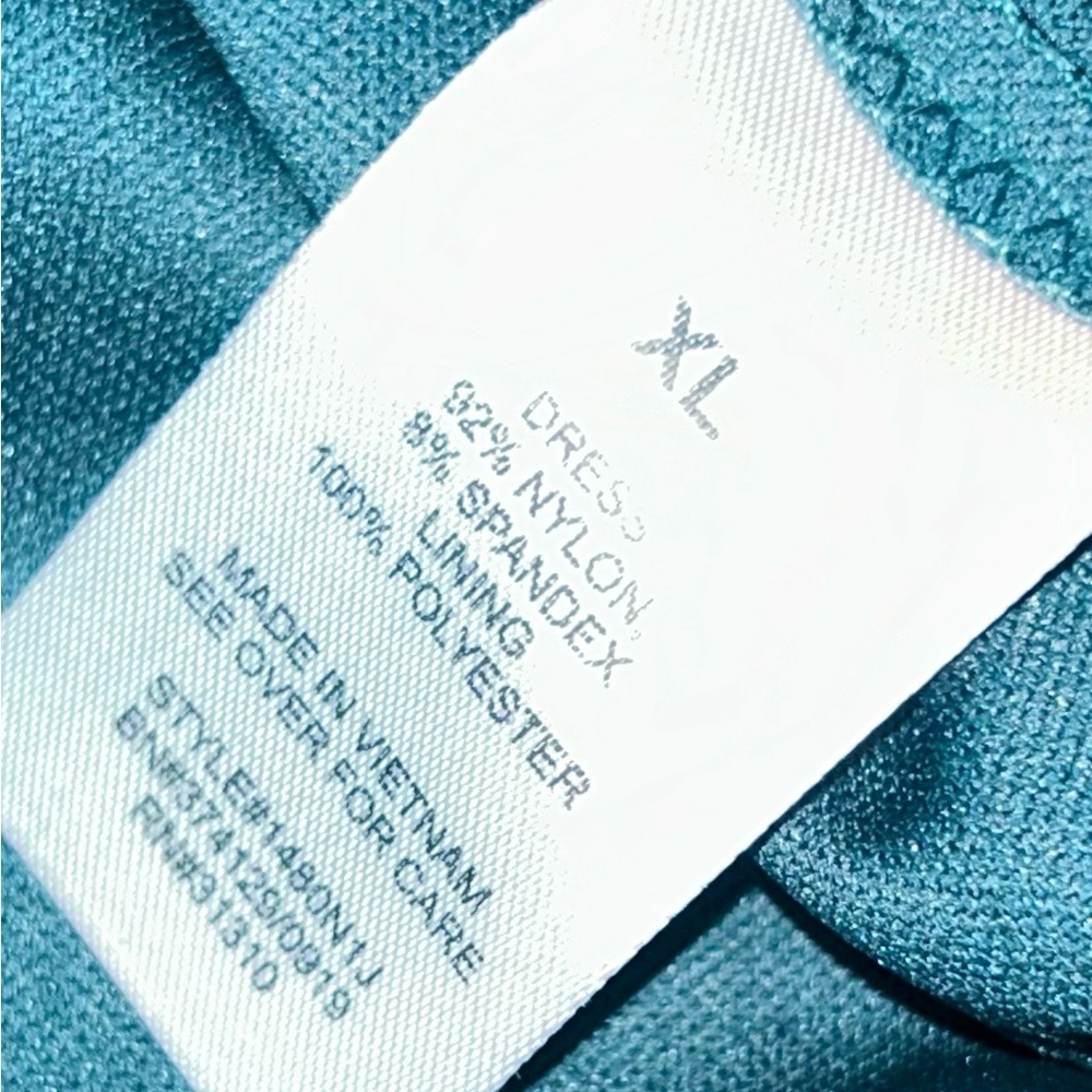 Elegant Teal Lace Dress - Picture 9 of 12